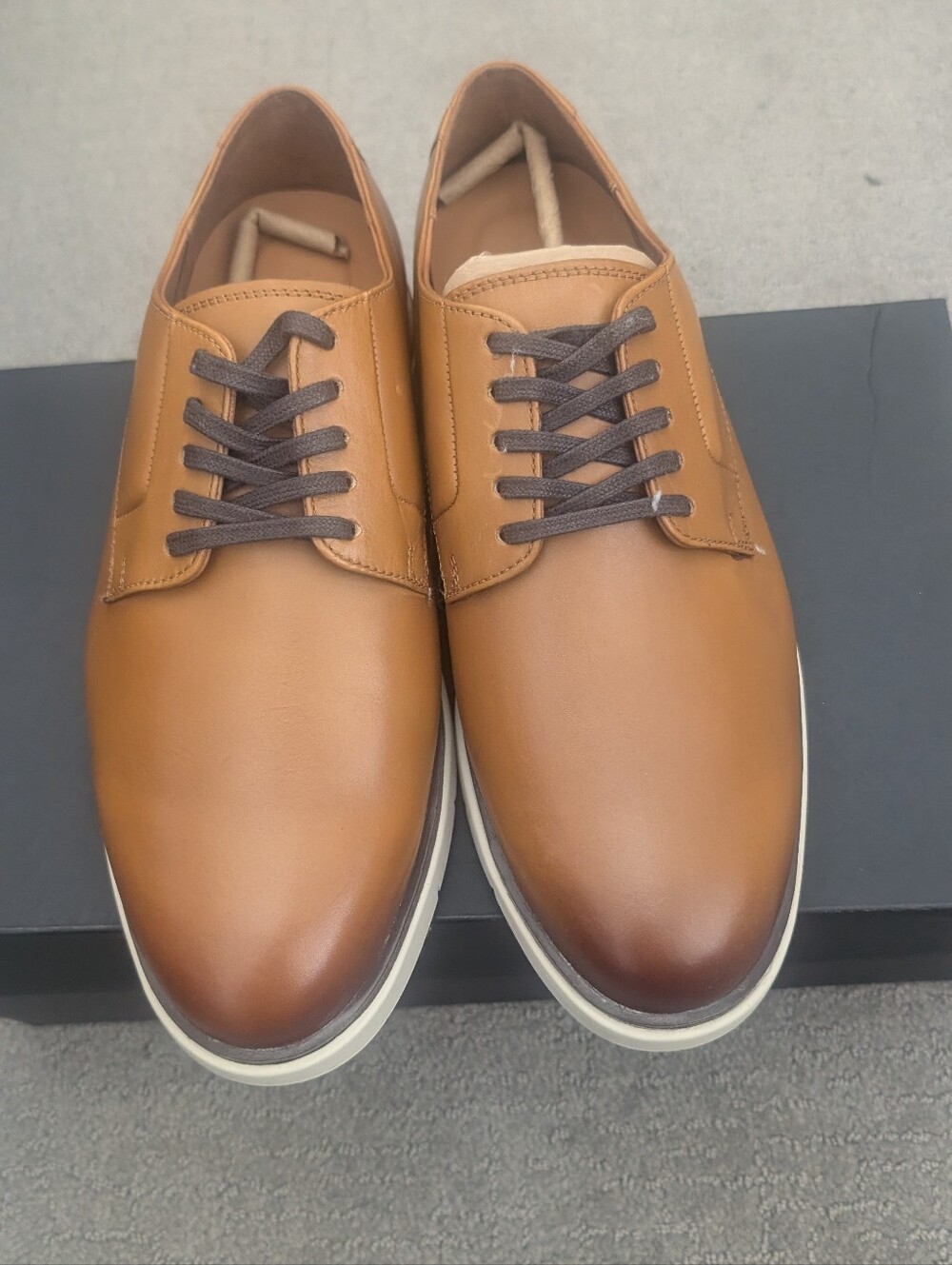 Men's Tan Leather Derby Shoes with Dark Contrast Laces